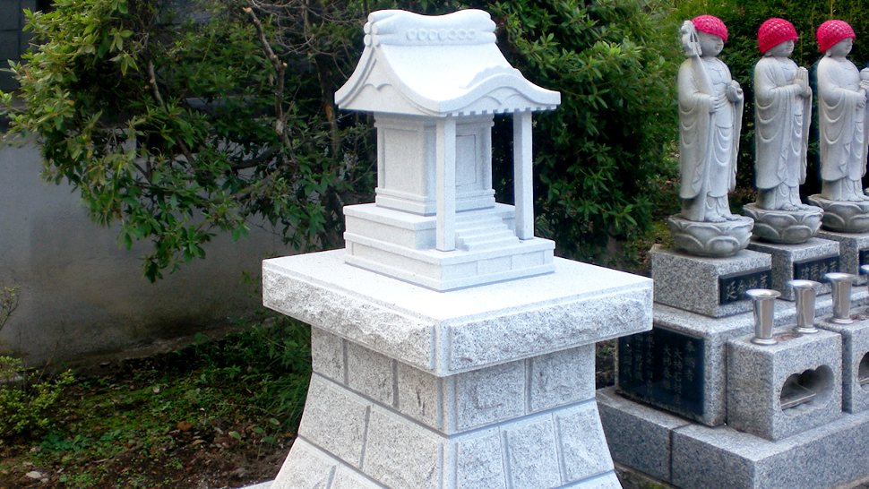 白御影石祠