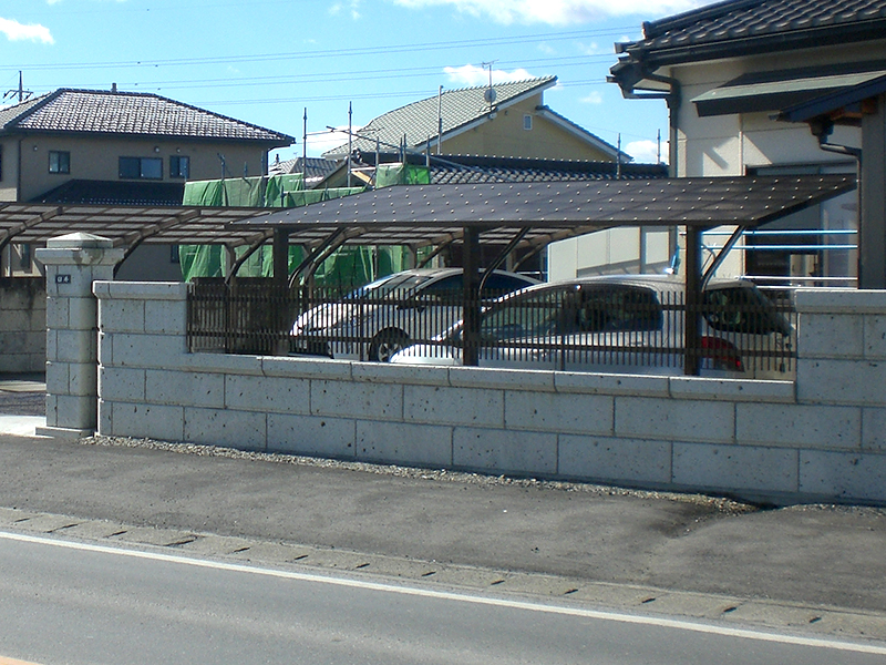 石塀深岩石